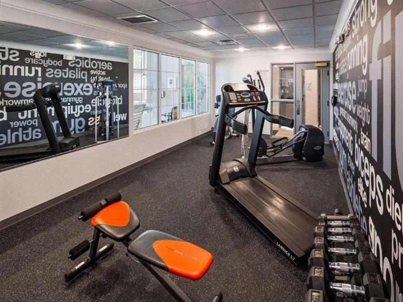 Best Western Plus Appleton Airport Mall Hotel Екстериор снимка