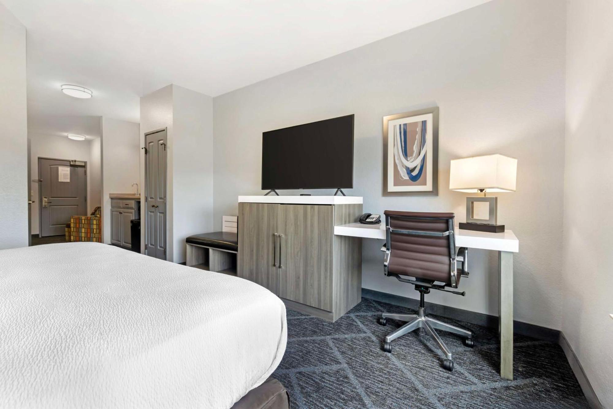 Best Western Plus Appleton Airport Mall Hotel Екстериор снимка