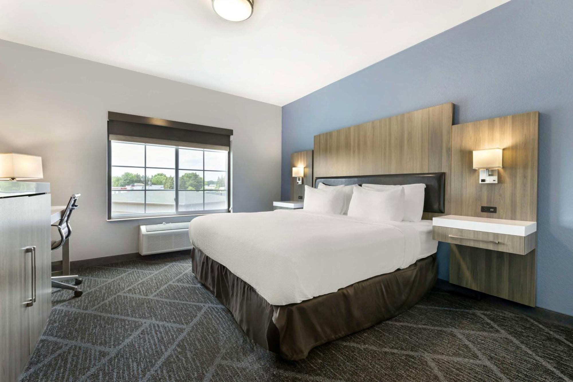 Best Western Plus Appleton Airport Mall Hotel Екстериор снимка