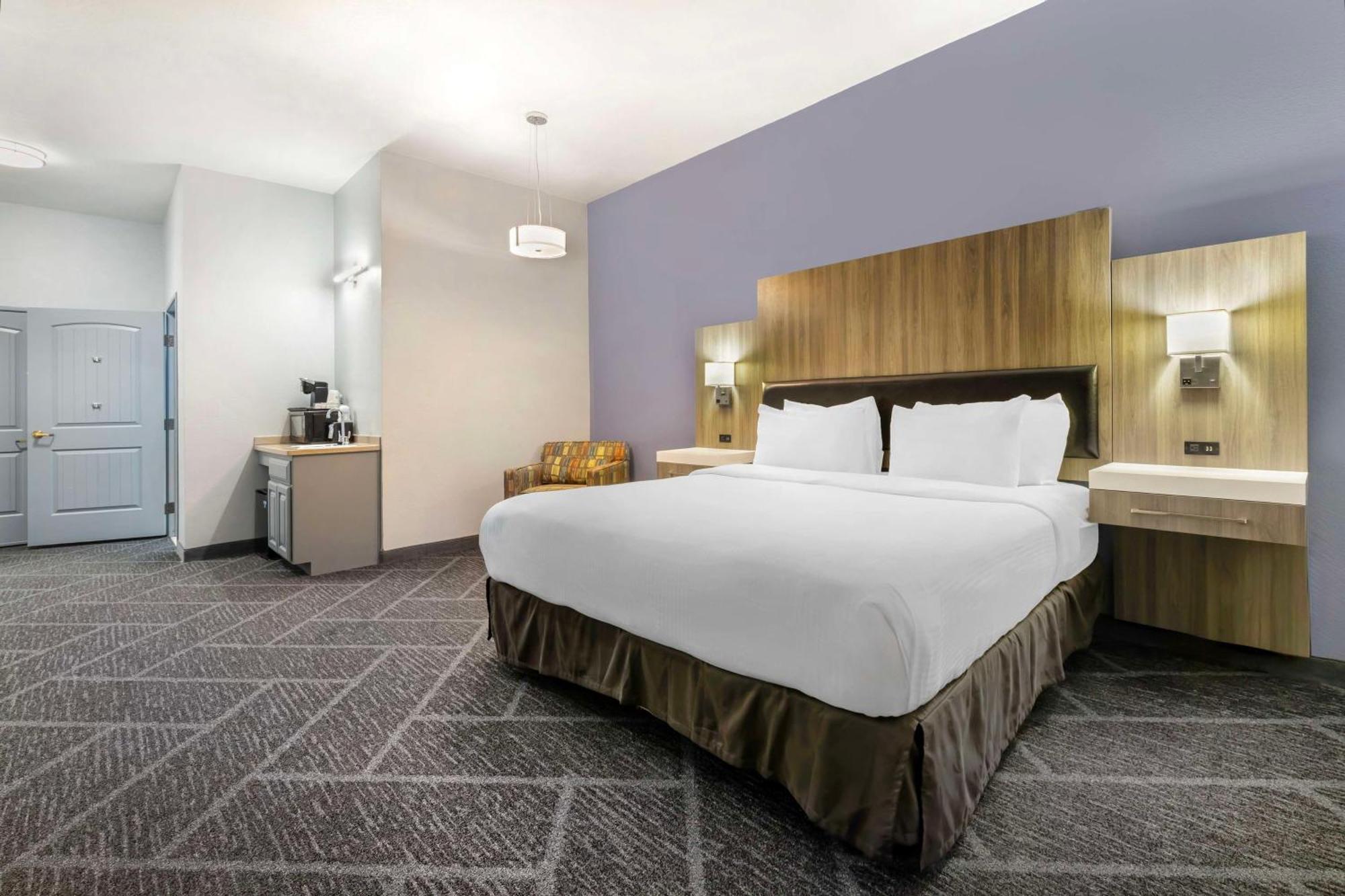 Best Western Plus Appleton Airport Mall Hotel Екстериор снимка